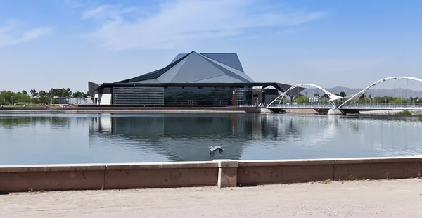 A Heron and the Tempe Center for the Arts — Stock Photo, Image