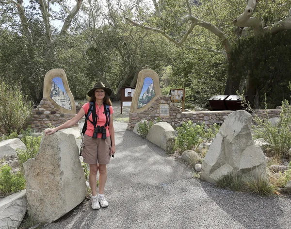 Una donna in passerella National Recreation Trail — Foto Stock