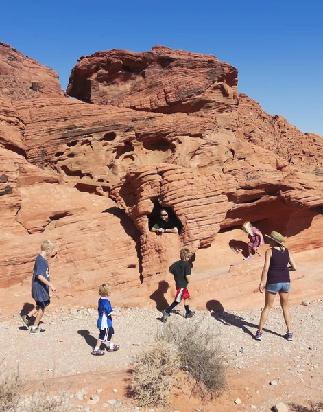 A Family at the Valley of Fire State Park — Stock Photo, Image