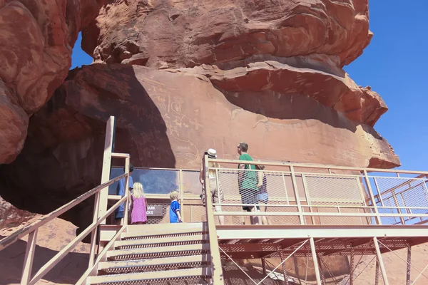A Family at the Valley of Fire State Park — Stock Photo, Image