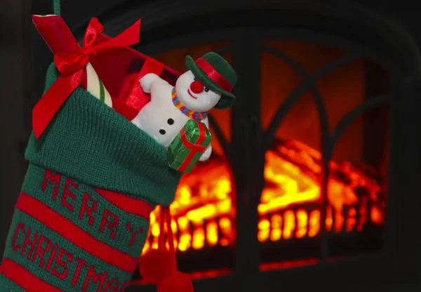 Um boneco de neve em uma meia no Natal — Fotografia de Stock