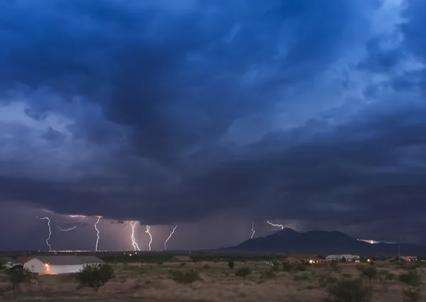 A Dance of Lightning Bolts Near San Jose — Stock Photo, Image