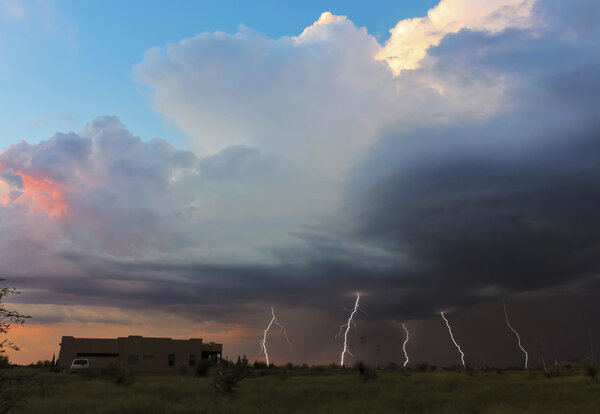 Танец пяти молний на закате
