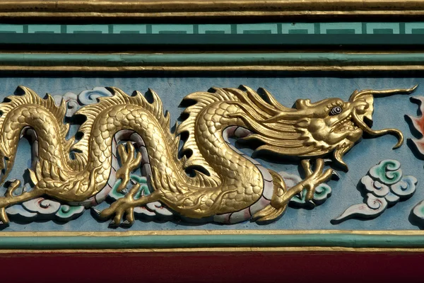 Złote smoki w stylu chińskim — Zdjęcie stockowe