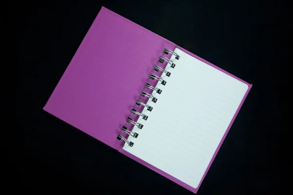 Cuaderno púrpura abierto — Foto de Stock