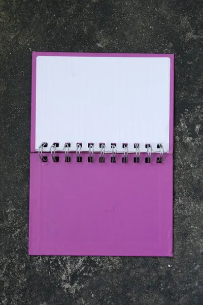 Carnet ouvert violet — Photo