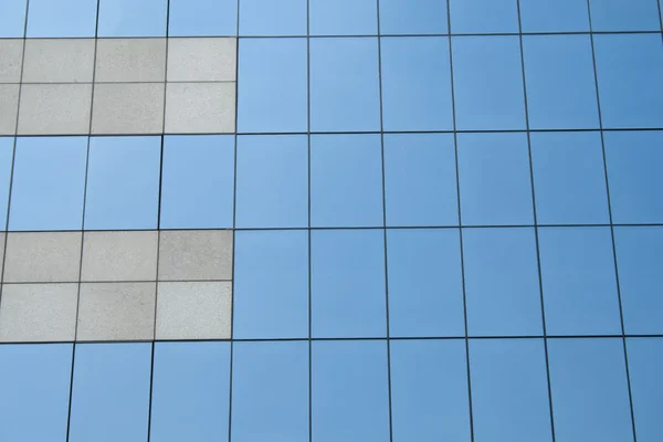 Fachada de vidro do edifício moderno — Fotografia de Stock