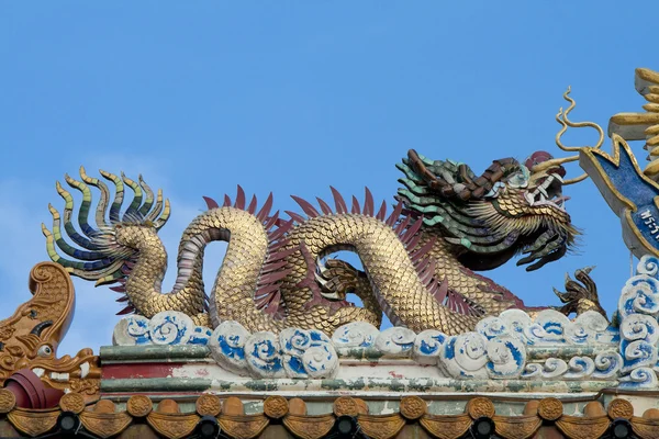 Arany sárkány Kínai stílusban — Stock Fotó
