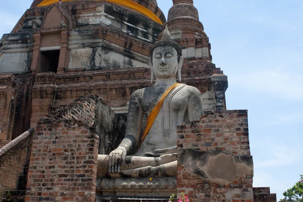 El estatus de Buda de wat yaichaimongkon en la provincia de ayuttaya, Tailandia —  Fotos de Stock