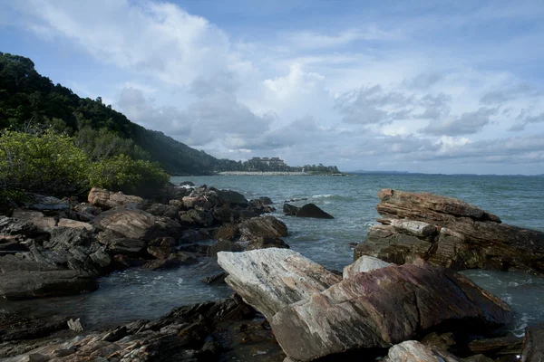 Rotsen en zee in Thailand — Stockfoto