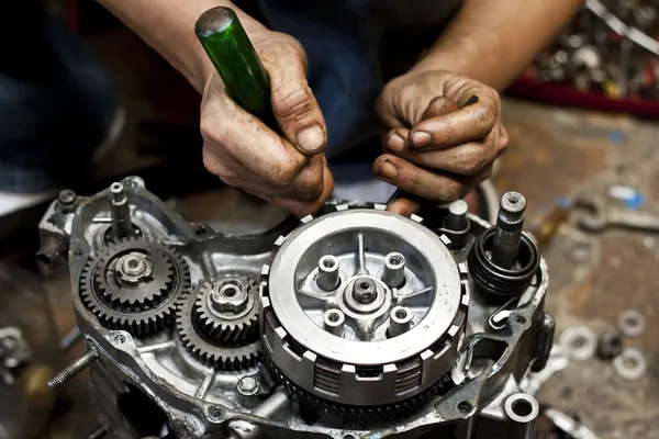 Reparación del motor de motocicleta —  Fotos de Stock