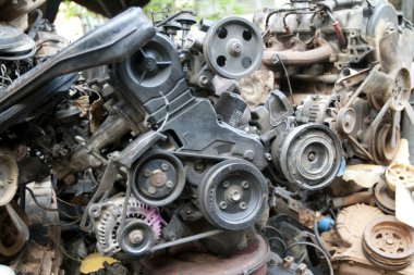 hurda metal araba motoru