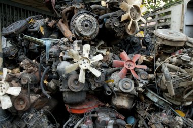 hurda metal araba motoru