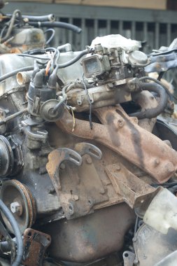 hurda metal araba motoru