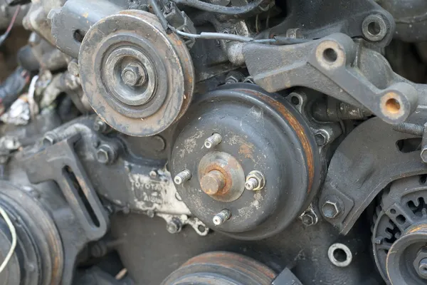 Hurda metal araba motoru — Stok fotoğraf