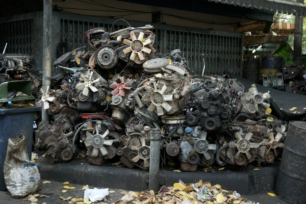Déchets de métal provenant du moteur automobile — Photo