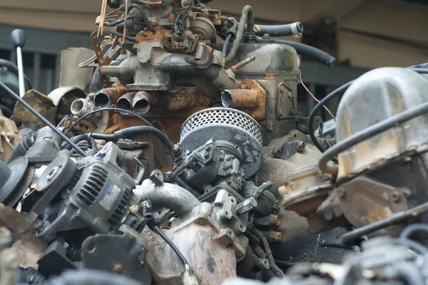 hurda metal araba motoru