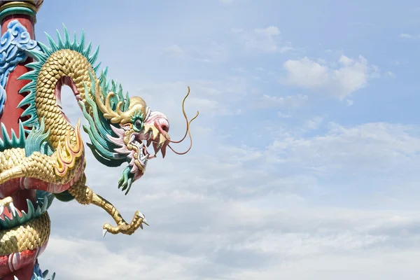 Statue de dragon de style chinois — Photo