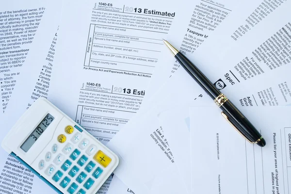 U. S. Tax form and pen — Stock Photo, Image