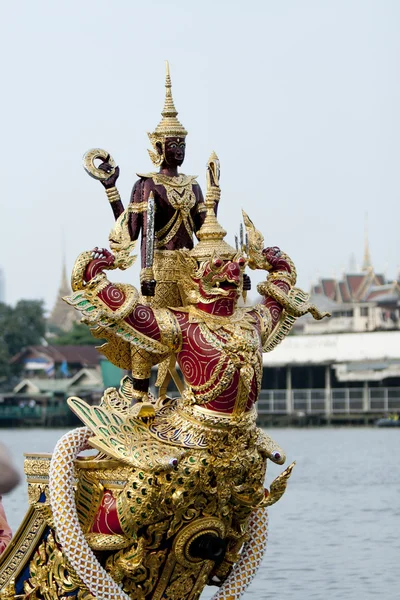Bangkok, thailand-no november, 2: kungliga pråm procession övningar på tillfälle för royal kathin ceremoni som kommer att äga rum på wat arun ratchavararam, novem-ber 2,2012 i bangkok, thailand. — Stockfoto