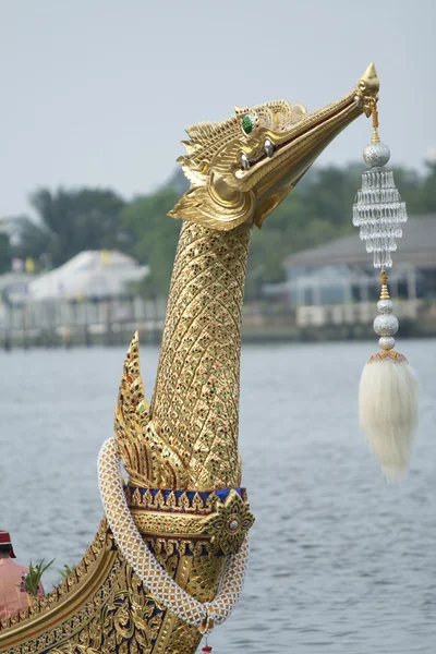Bangkok, Tajlandia nr listopada, 2: królewskiej barce ćwiczenia procesja z okazji Królewskiego kathin podczas ceremonii, która odbędzie się w wat arun ratchavararam, ber novem 2,2012 w bangkok, Tajlandia. — Zdjęcie stockowe