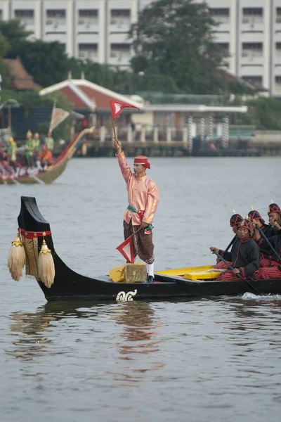 BANGKOK,THAILAND-NO VEMBER,2:The Royal Barge Procession Exercises on the occasion for Royal Kathin ceremony which will take place at Wat Arun Ratchavararam,Novem ber 2,2012 in Bangkok,Thailand. — Stock Photo, Image