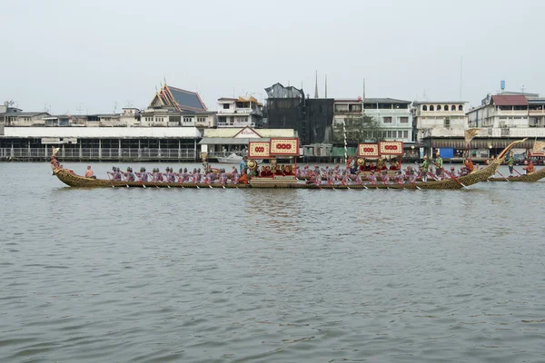 BANGKOK,THAILAND-NO VEMBER,2:The Royal Barge Procession Exercises on the occasion for Royal Kathin ceremony which will take place at Wat Arun Ratchavararam,Novem ber 2,2012 in Bangkok,Thailand. — Stock Photo, Image