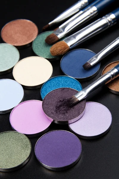 Purple eye-shadows with brush — Stock Photo, Image