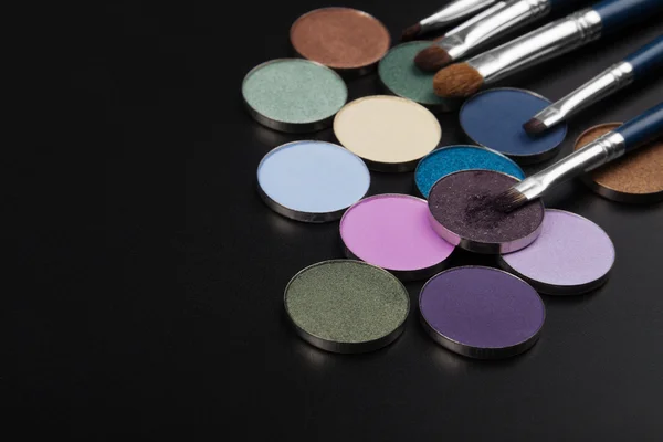 Purple eye-shadows with brush — Stock Photo, Image