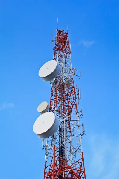 Torre de comunicaciones — Foto de Stock