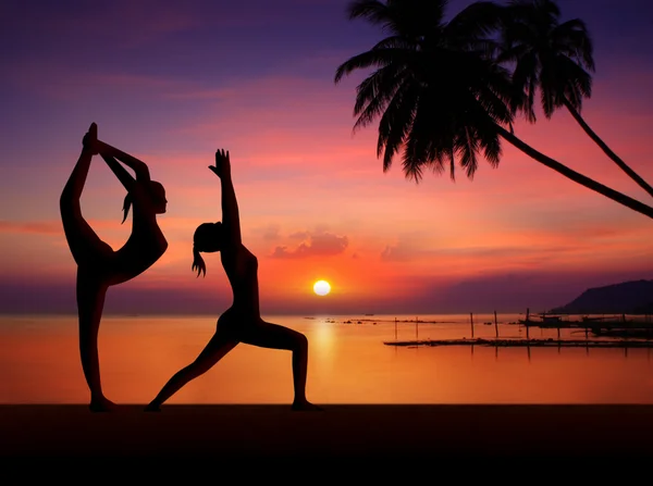 Meisjes doen yoga — Stockfoto