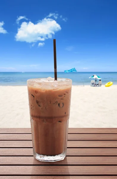 Café glacé sur la plage — Photo