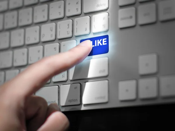 Close up view hands touching computer keyboard social network — Stock Photo, Image