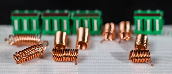 Orange Radio Frequency Inductors Green Connectors White Pcb Black Background — Stockfoto