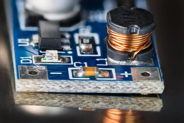 Electronic Coil Blue Pcb Detail Reflection Shiny Black Background Closeup — Stock Fotó