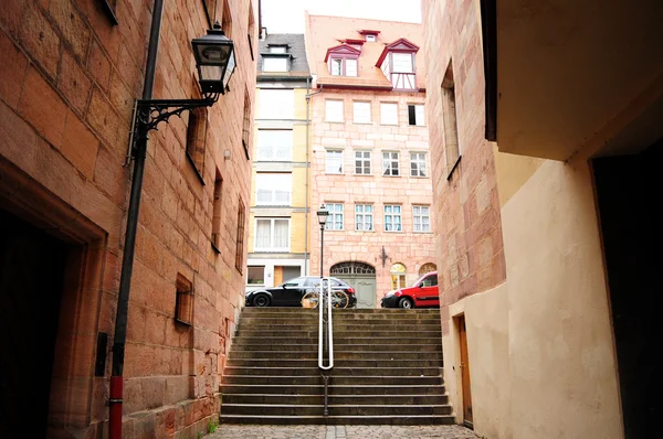 Typiska bakgata i Nürnbergs gamla stan — Stockfoto