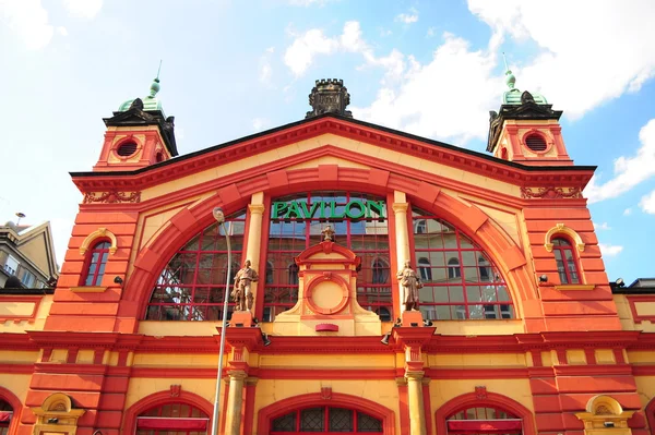 Building in classical basilica-shaped style with art nouveau details — Stock Photo, Image