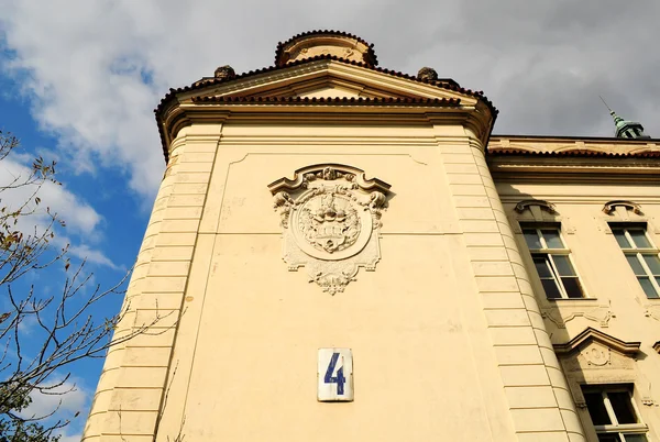 Stück historisches Gebäude in Prag — Stockfoto