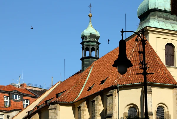 Gotycki kościół w centrum Pragi — Zdjęcie stockowe
