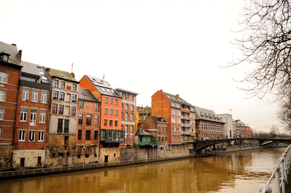 Namur sahildeki tarihi binalar