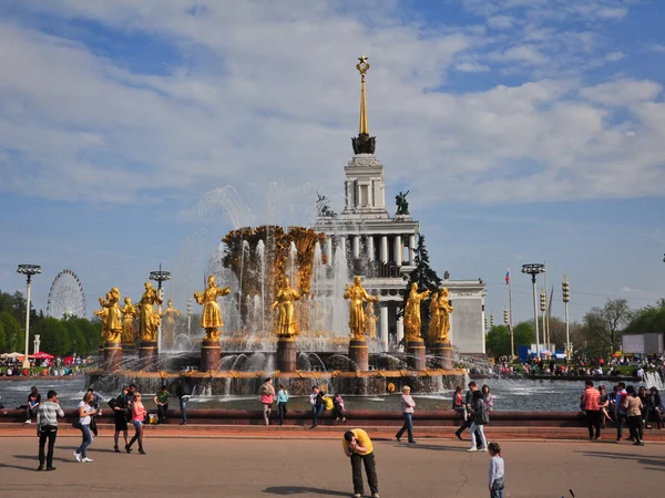 The Friendship of the People fountain at the All-Russia Exhibition Centre VDNH — Stock Photo, Image