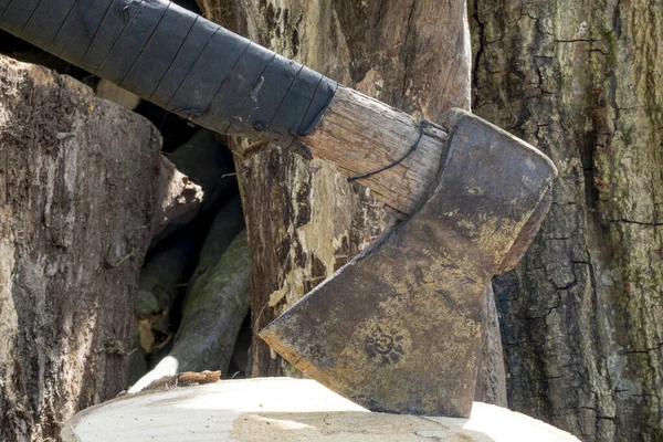 Old Iron Rusty Stuck Wooden Stump Handle Old Background Firewood — Stock Photo, Image