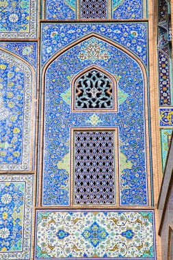 Çinili oryantal süsler Camii