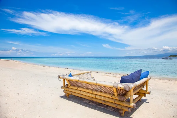 Ruhepavillon am Strand auf der Insel Gili — Stockfoto