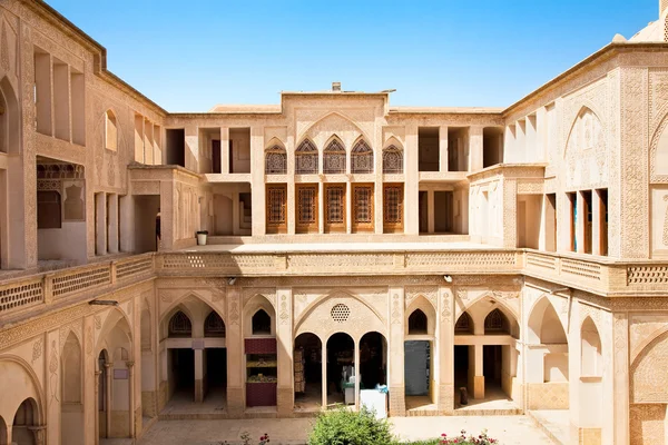 Abbasian historische huis met water zwembad, kashan — Stockfoto