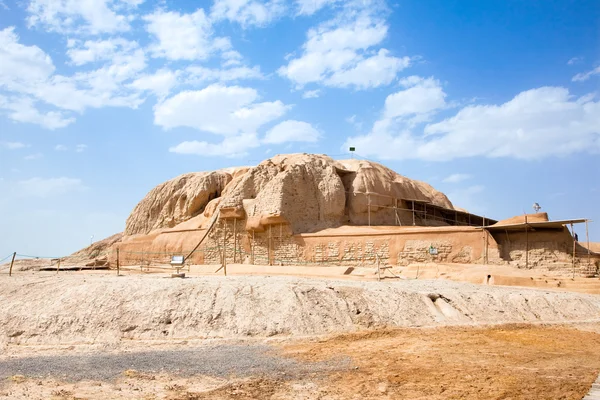 La pyramide en terrasses du monticule de Sialk — Photo