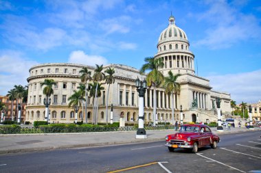 Klasik Otomobil Havana'da capitol önünde. Küba