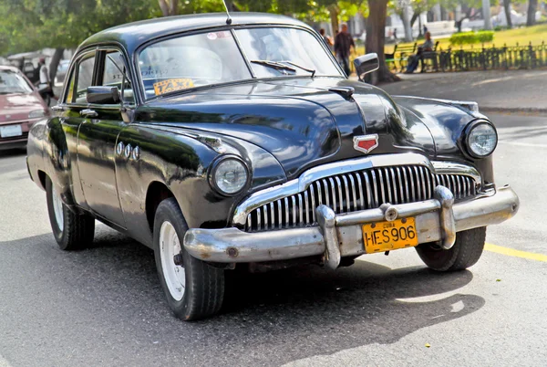 Coche americano clásico en La Habana. Cuba . —  Fotos de Stock