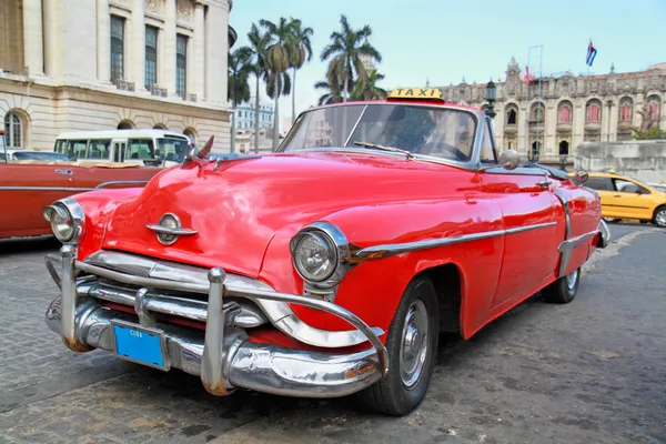 Klassieke oldsmobile in havana. — Stockfoto