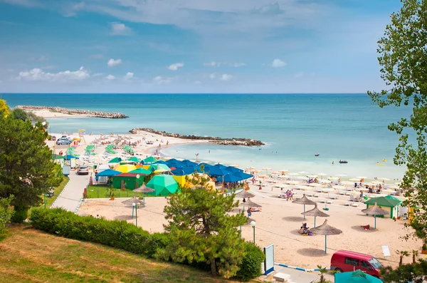 Mooie olimp strand in de zomer, Roemenië. — Stockfoto